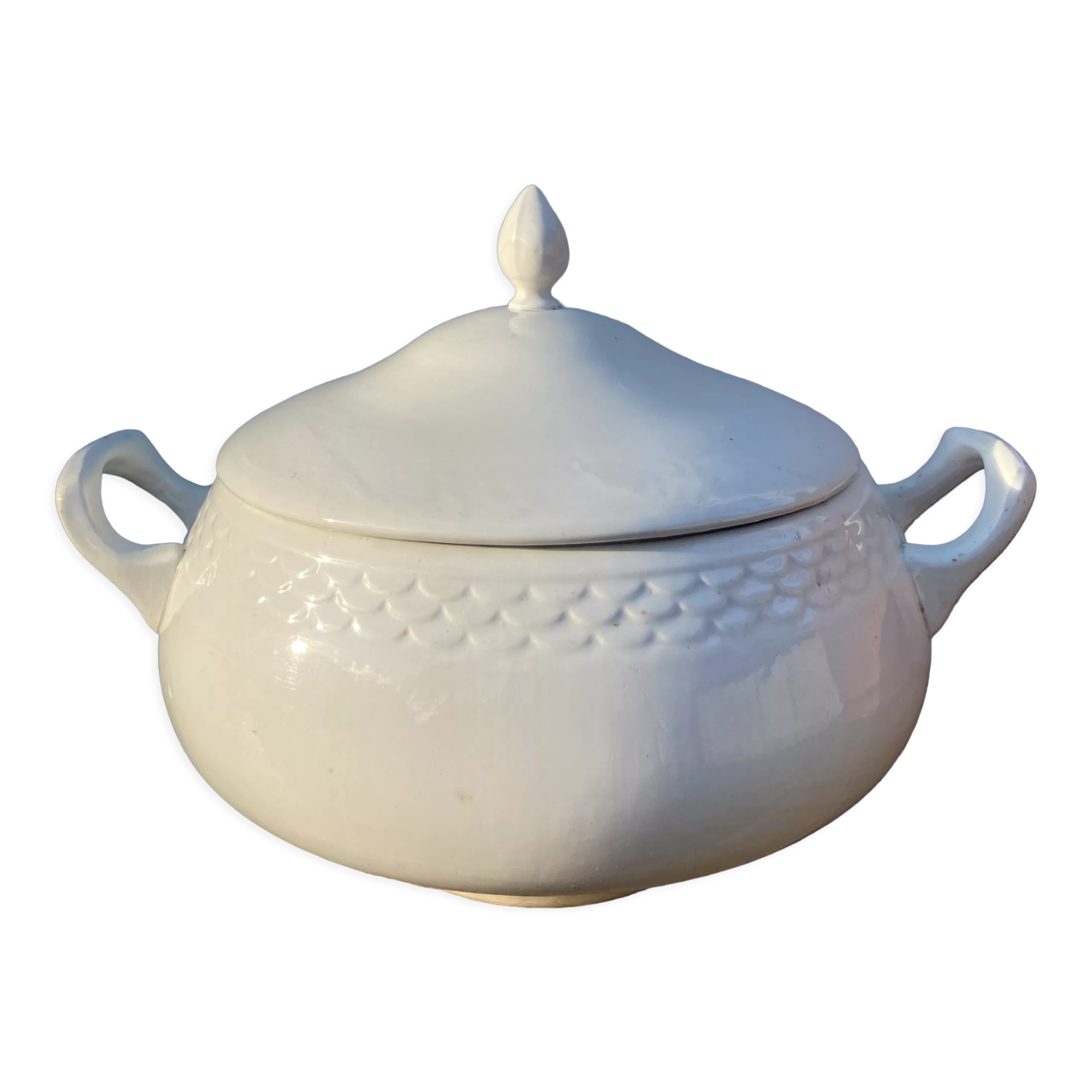 Earthenware tureen nineteenth old white