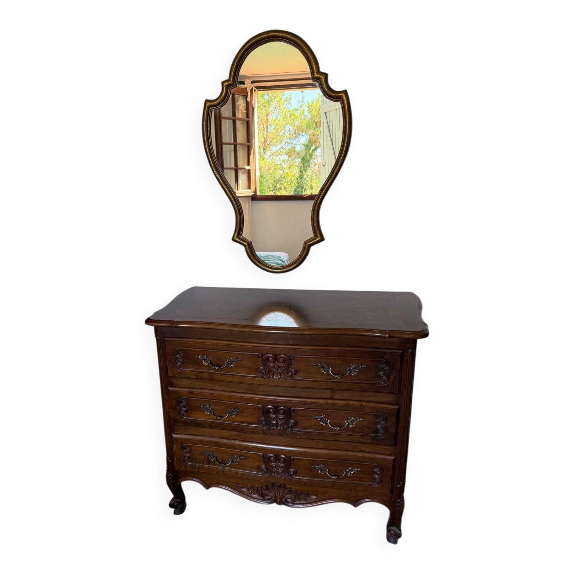 Walnut commode in Louis XV style with 3 drawers.