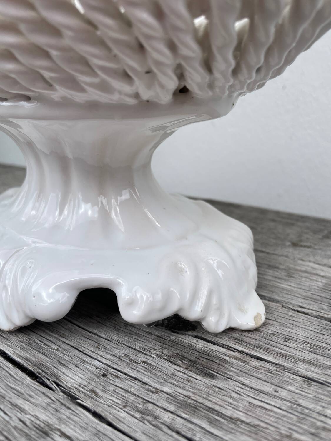 White woven ceramic fruit bowl