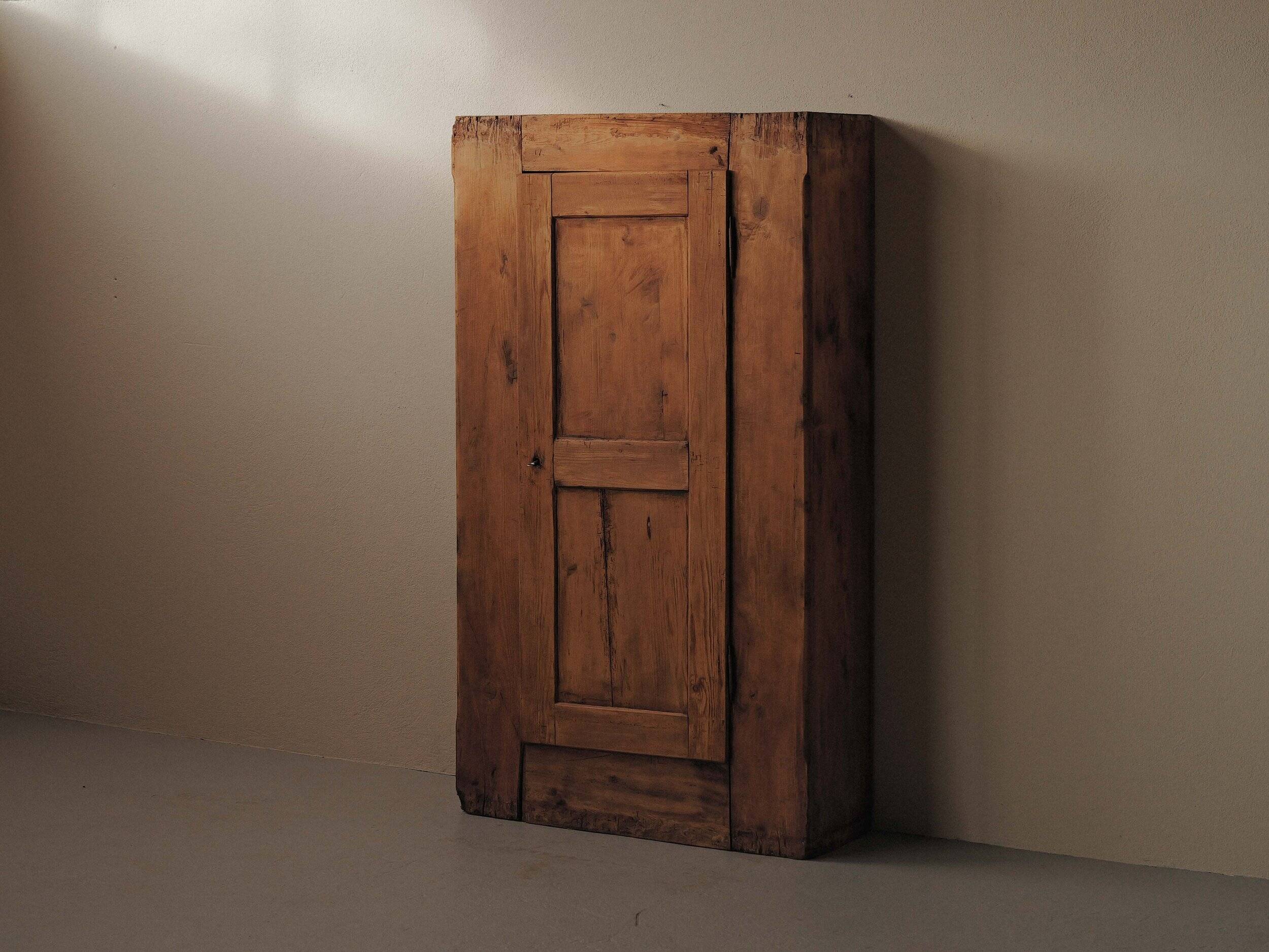 Mountain bonnetière in solid pine, Savoie, 19th century