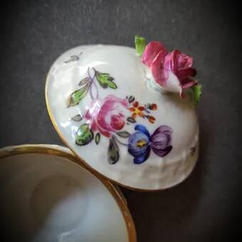 Pot à crème porcelaine fine ancienne