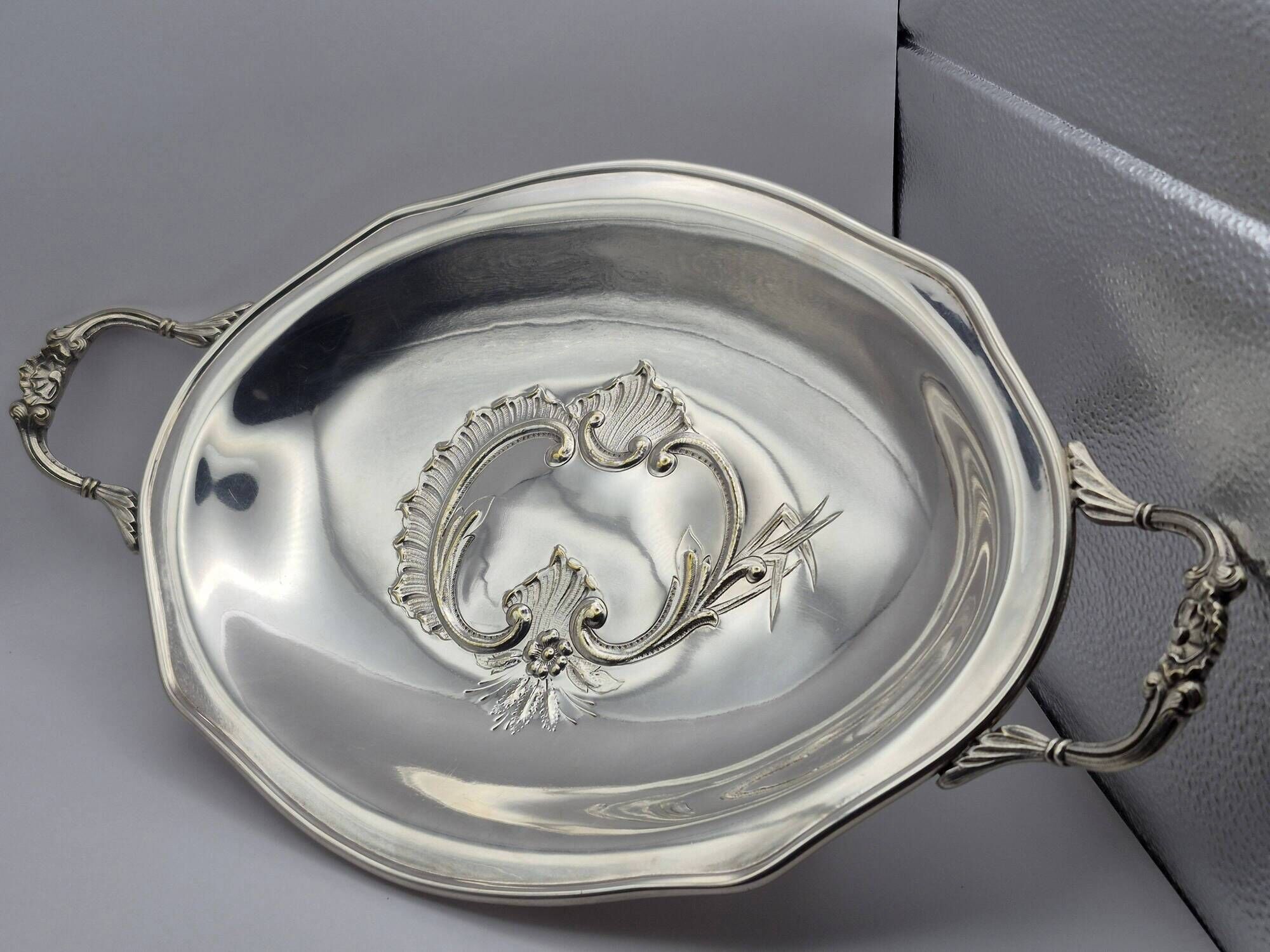 Large silver-plated metal basket Roux-Marquiand – Superb rococo decoration –