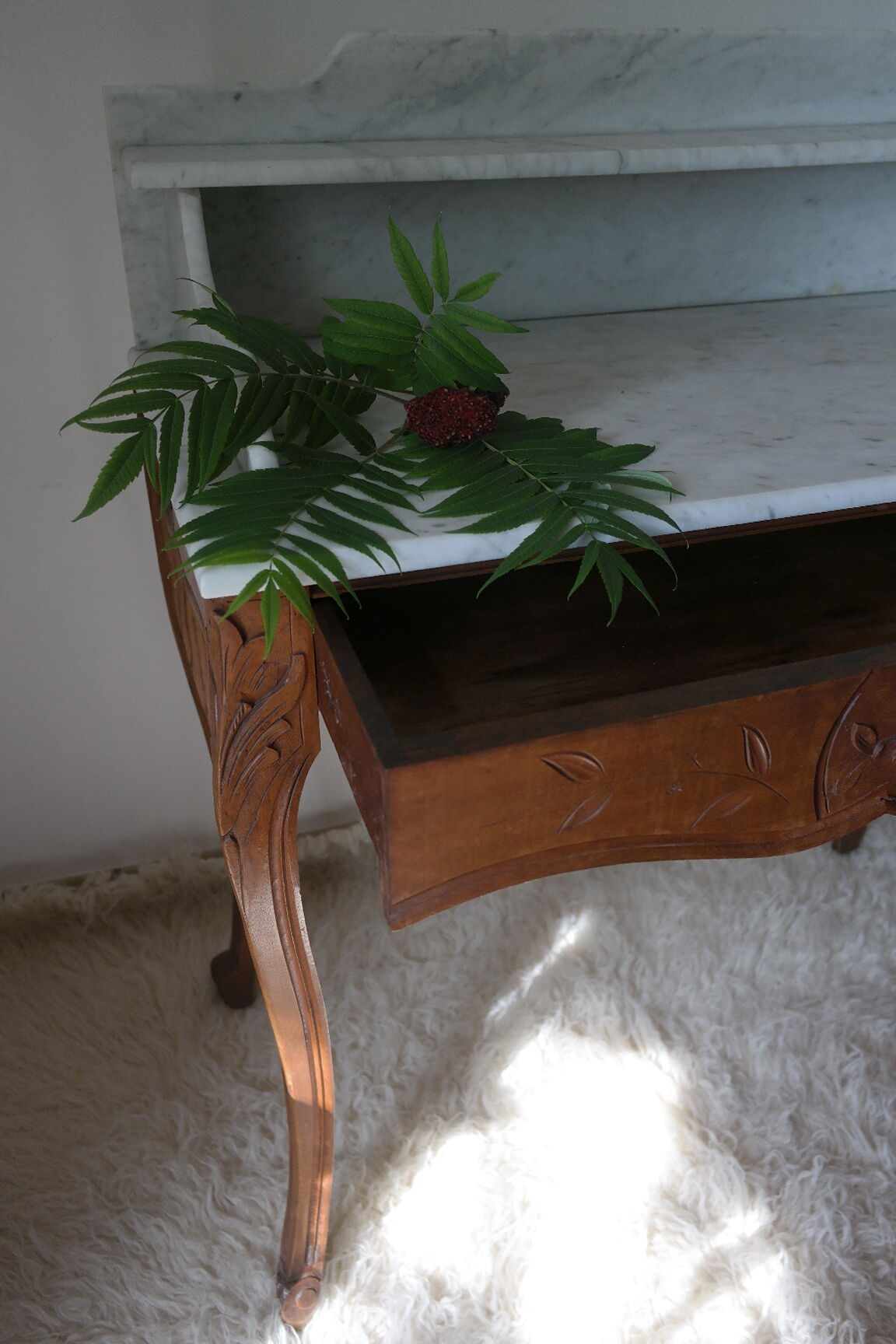 Louis XV-style toilet table in walnut and marble