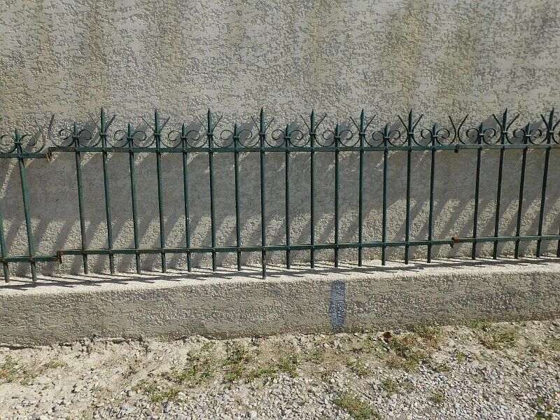 Set of 4 barriers old cloture iron grid
