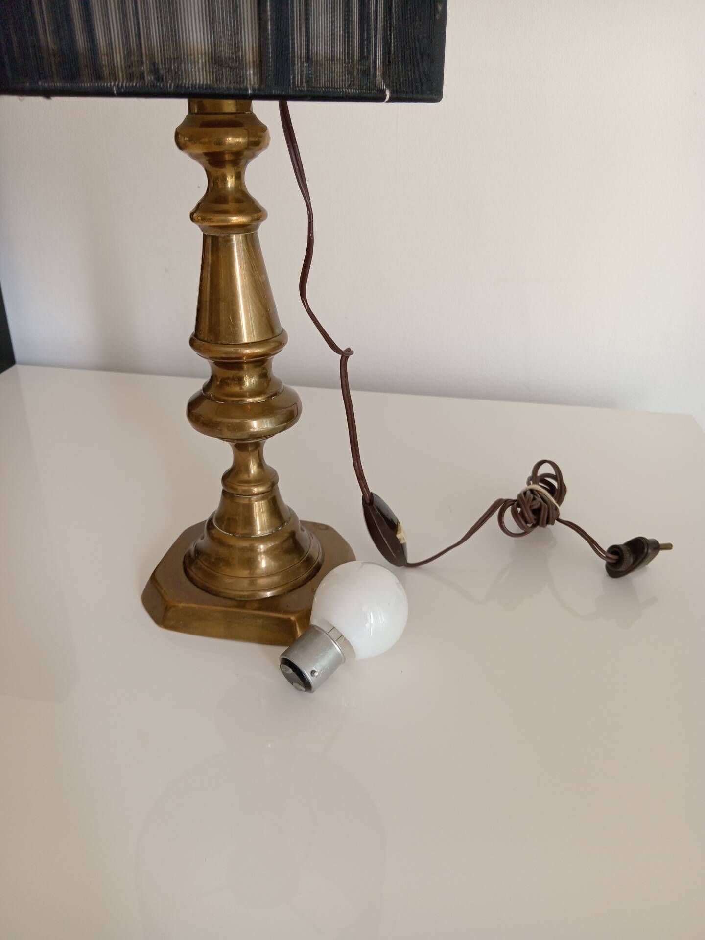 Table lamp