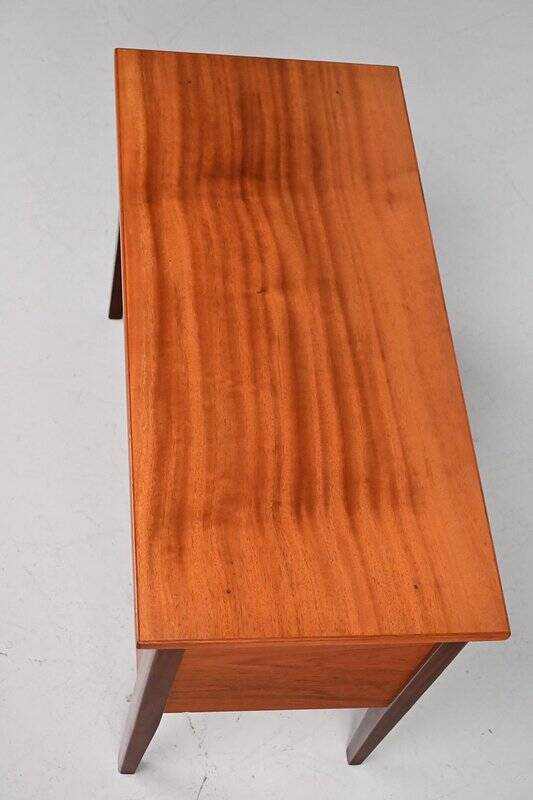 Table d'appoint en teck avec espace de rangement