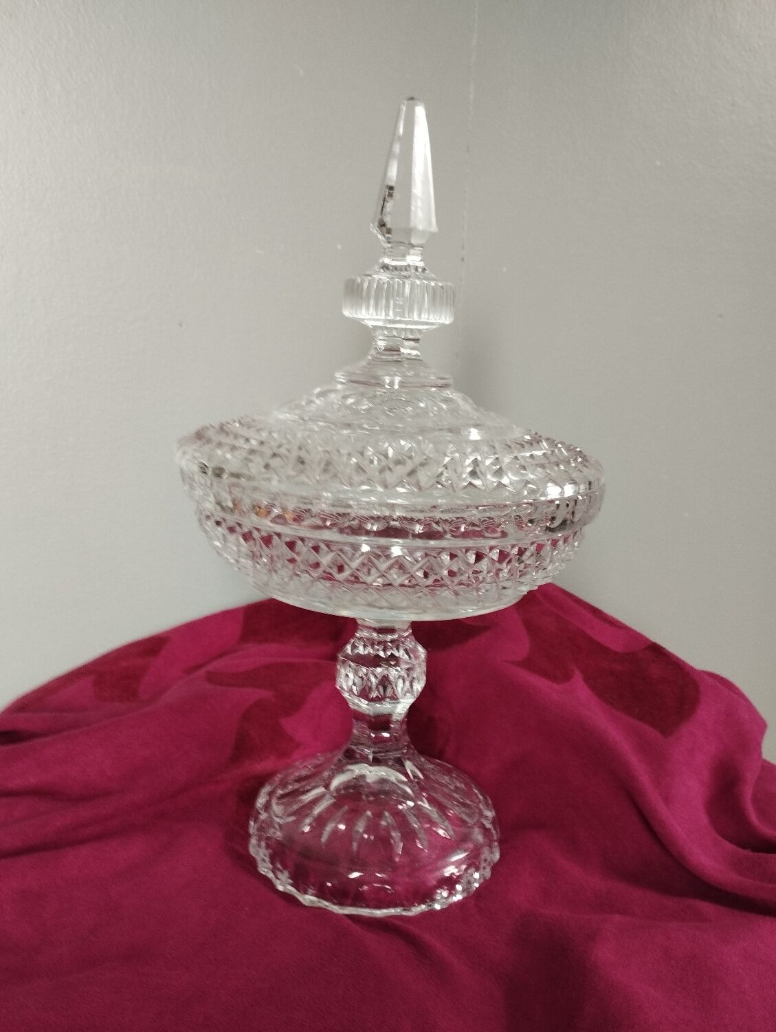 Diamond tip candy dish/sweetheart on crystal base, 1970