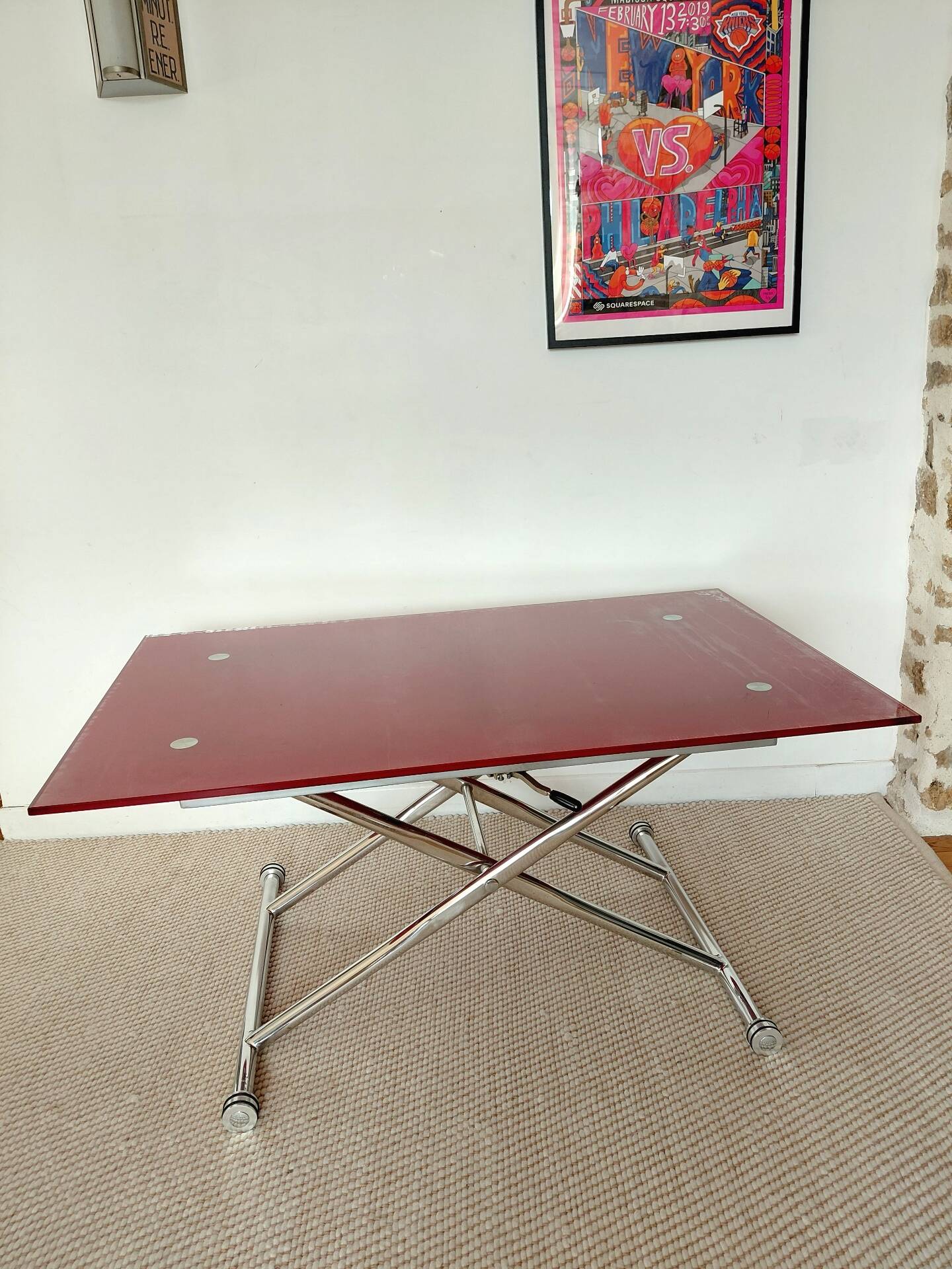 Table relevable vintage verre rouge et chrome-design 1970/1980
