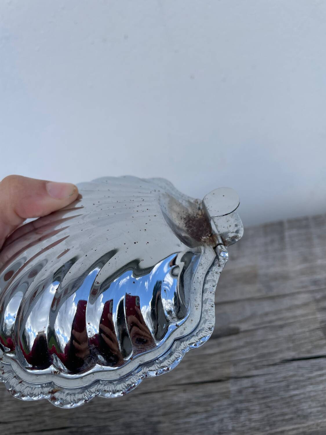 Silver-plated metal shell butter dish