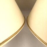 Grande paire de vases XIXe en porcelaine polychrome à décor de paysages, montés en lampes