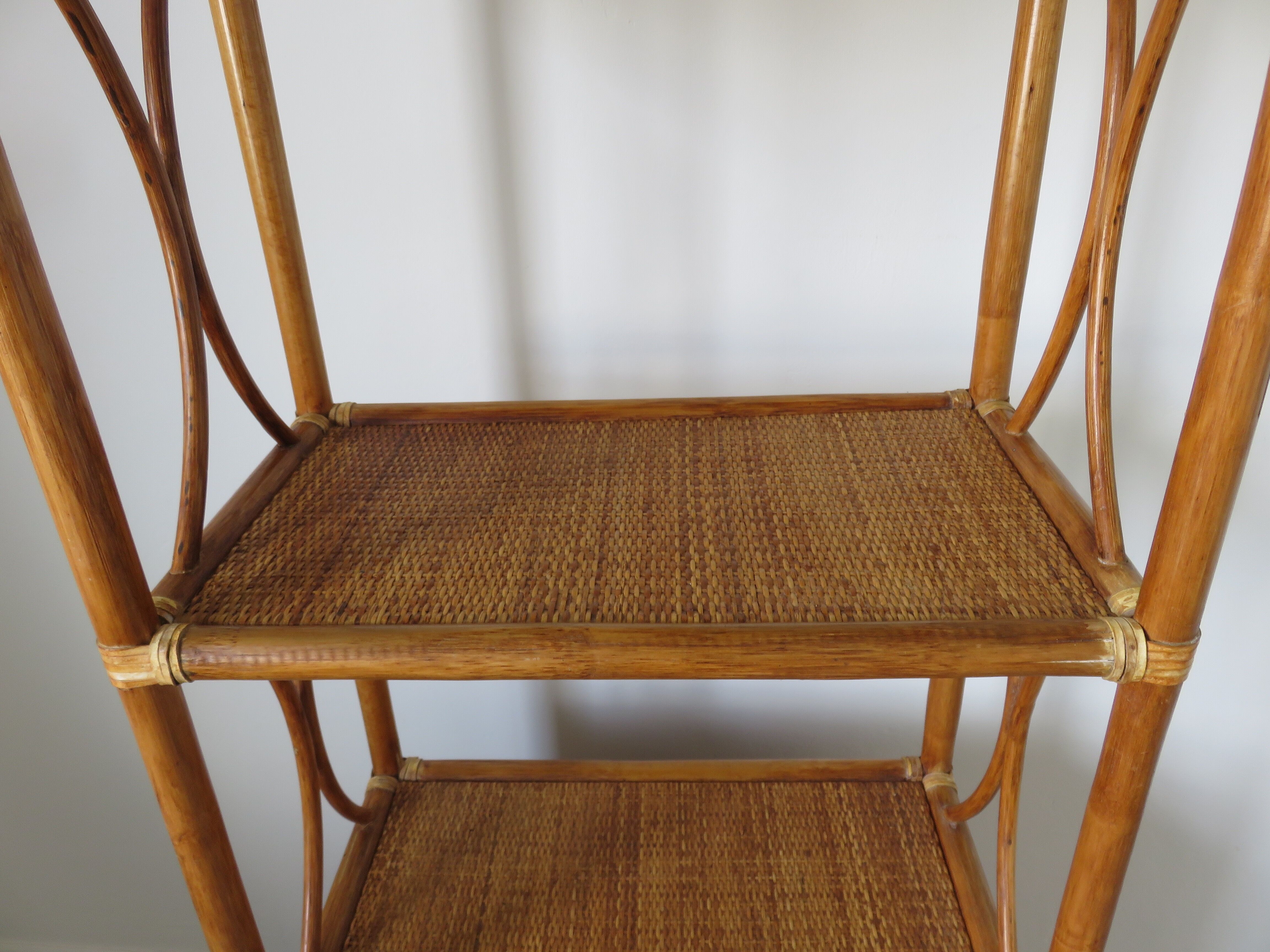Etagère en rotin