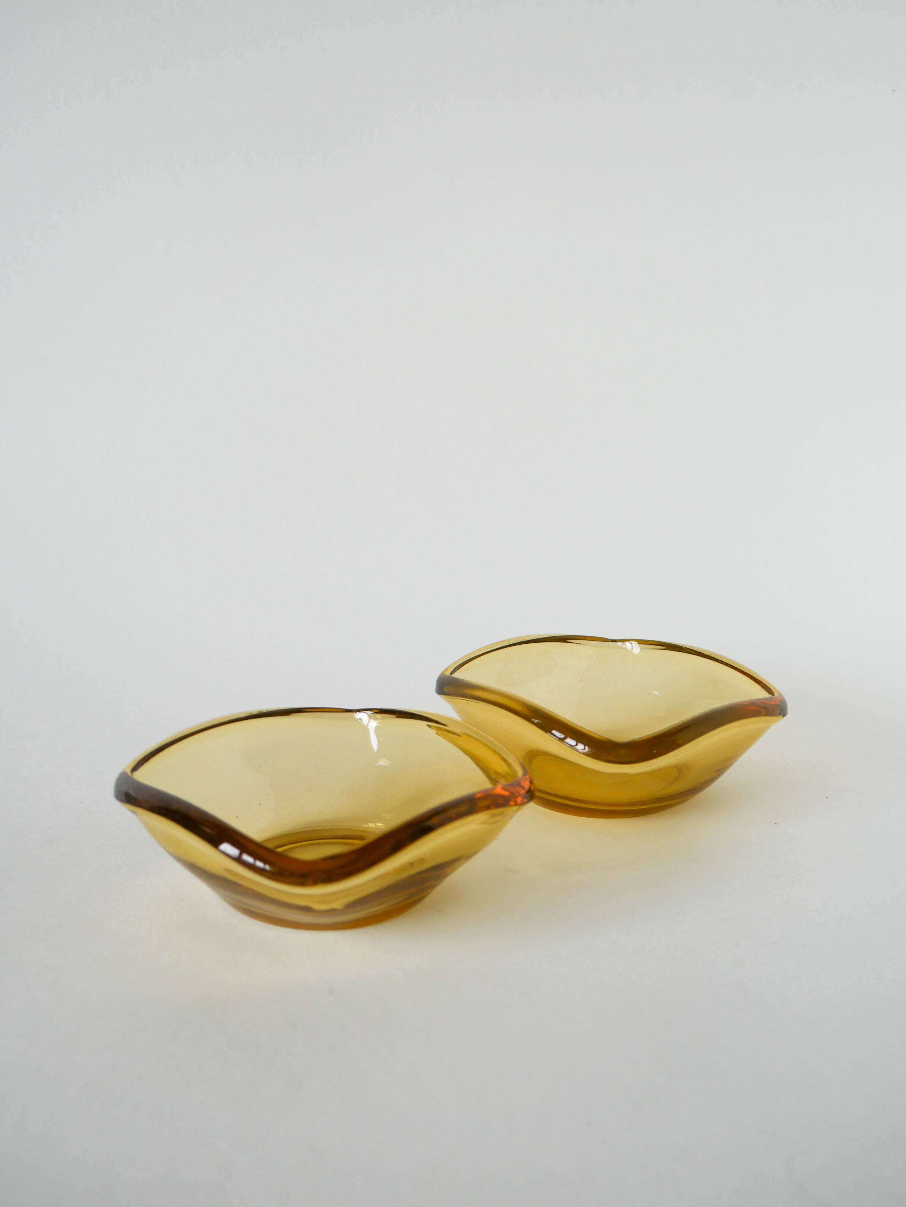 Pair of storage compartments in yellow colored glass, in the style of Murano, 1970