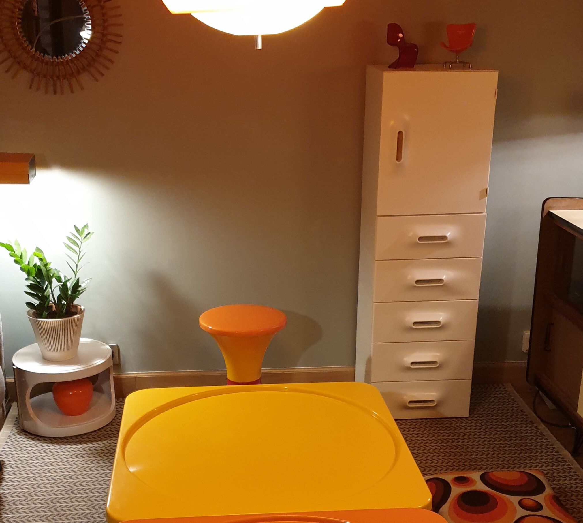 Lot table basse coffre orange  pivotante + tatam sramp 70's