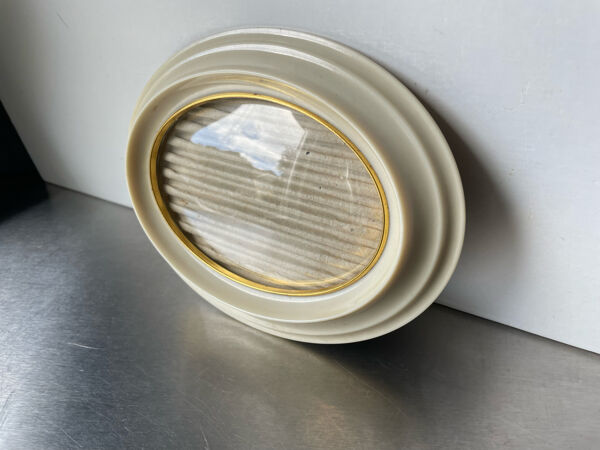 Cadre vintage ovale en bakélite 18 cm x 14 cm verre convexe