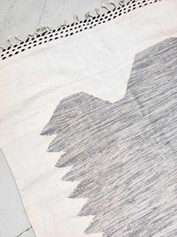 Kilim berbère marocain écru à motifs noirs et gris 248x150cm