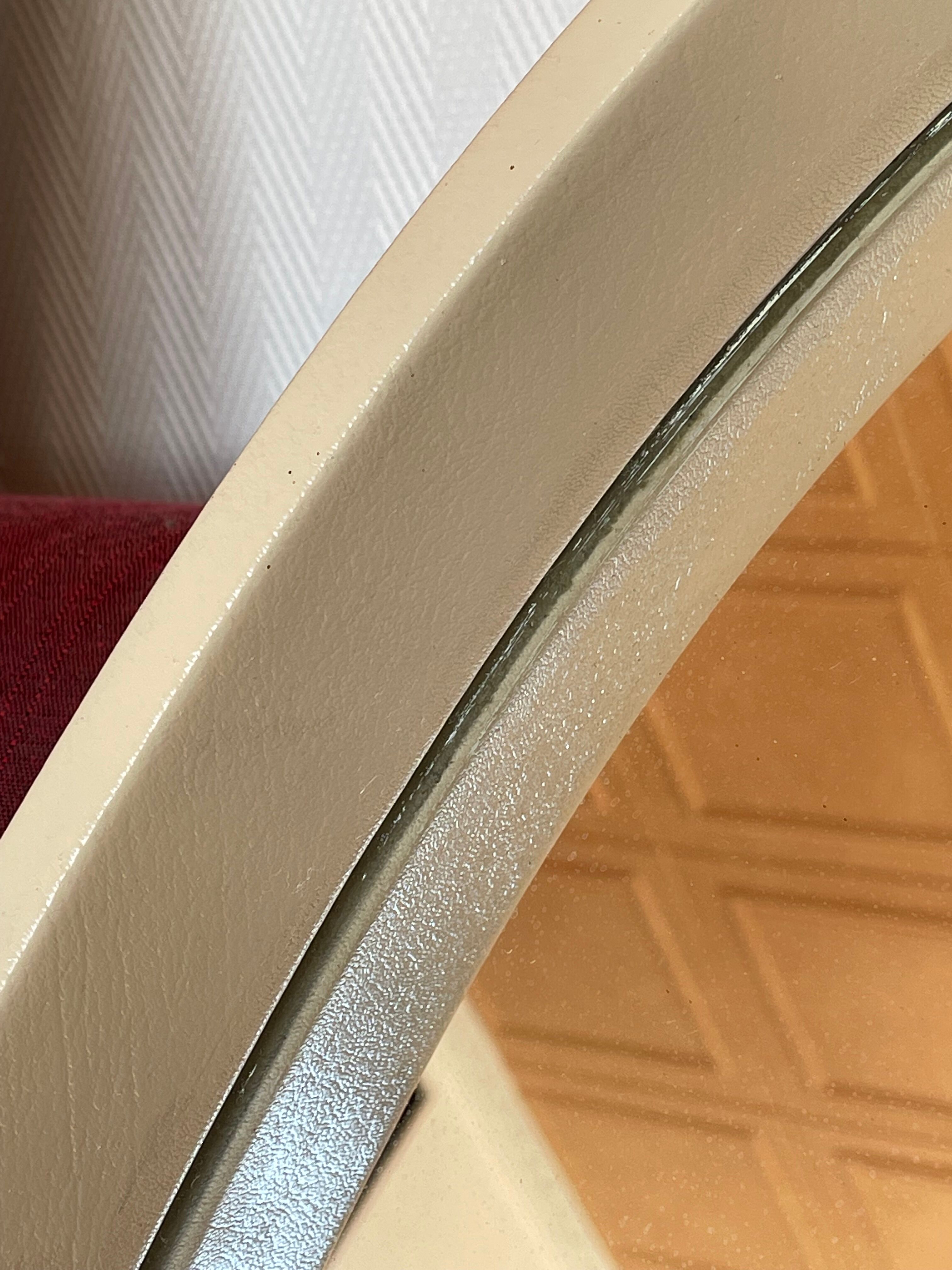 Oval pop mirror from the 60s 70s