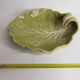 Dish in earthenware "chou leaf" Bordallo Pinheiro, 32 cm