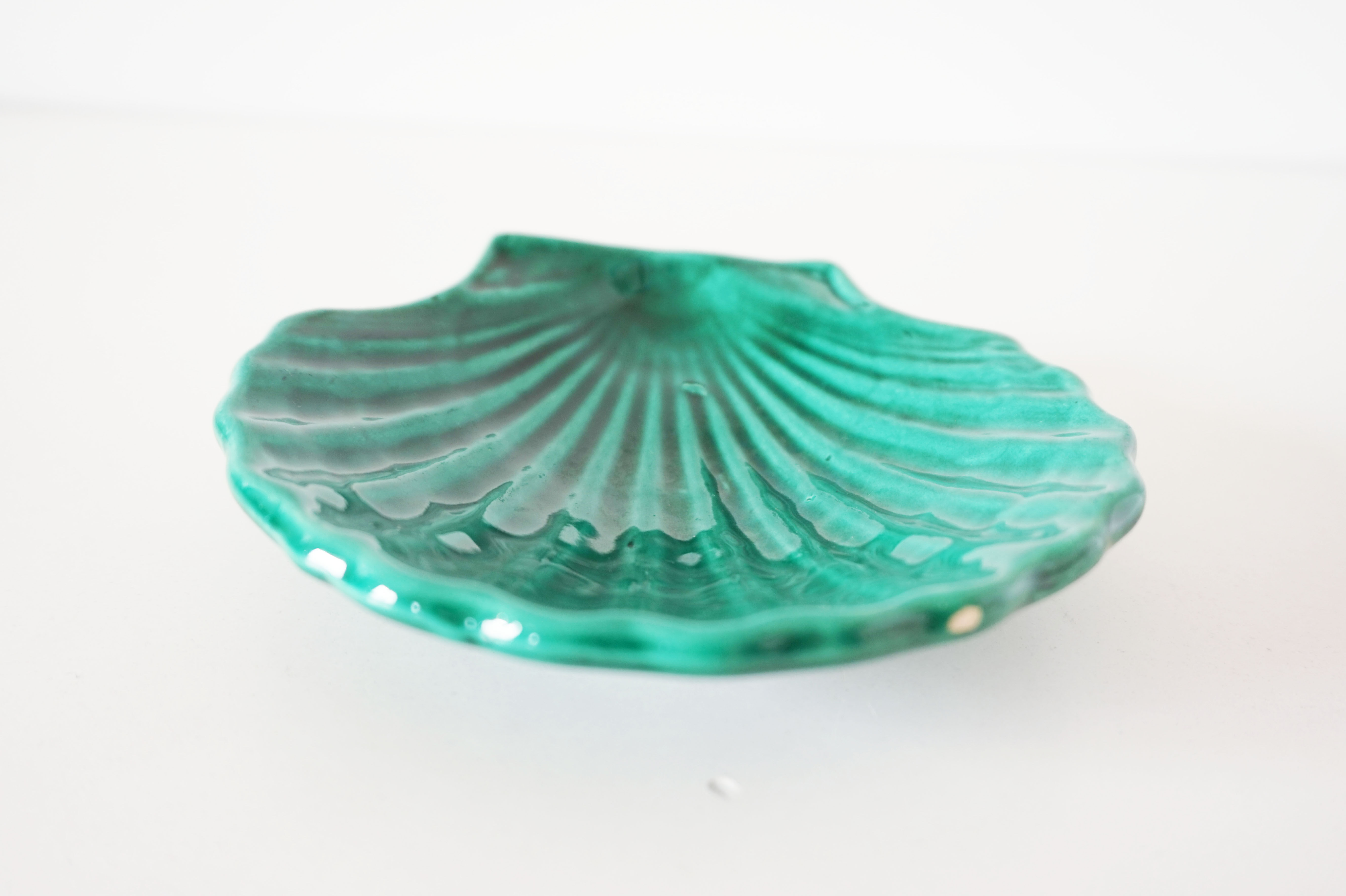 Green ceramic shell cup