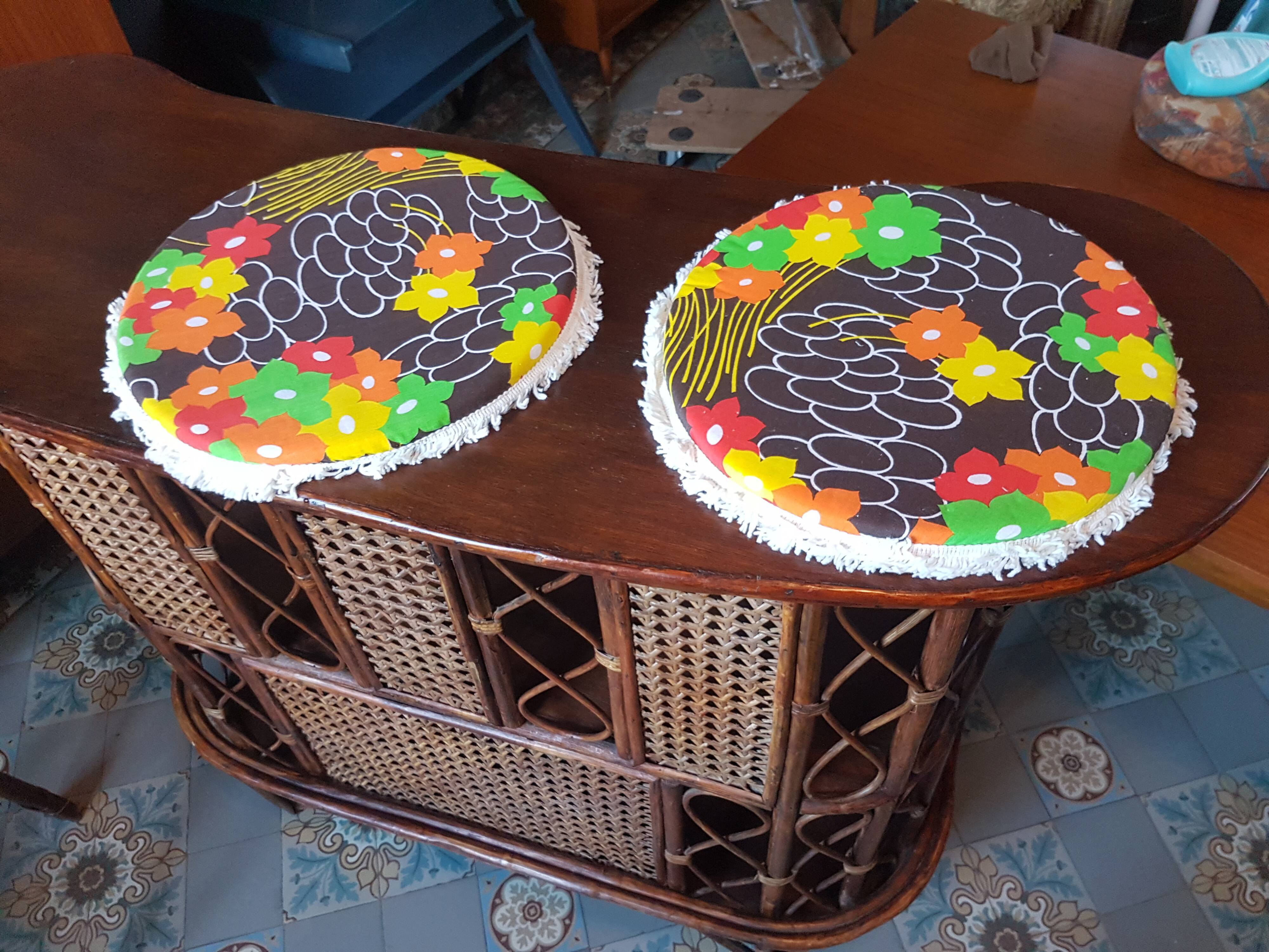 Bar rotin cannelé  et ses 2 tabourets