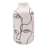 “One line” face vase