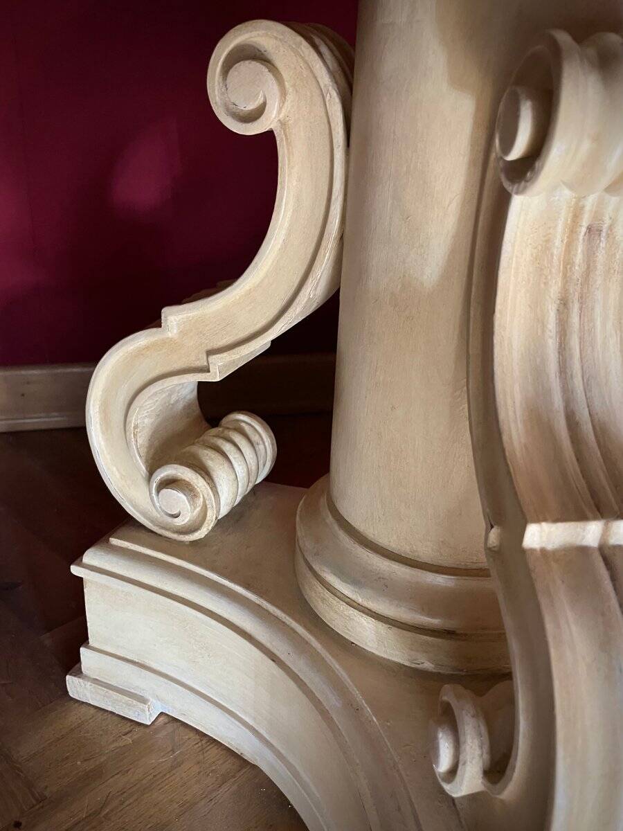 Italian Pedestal Column in White Lacquer and Gold Leaf