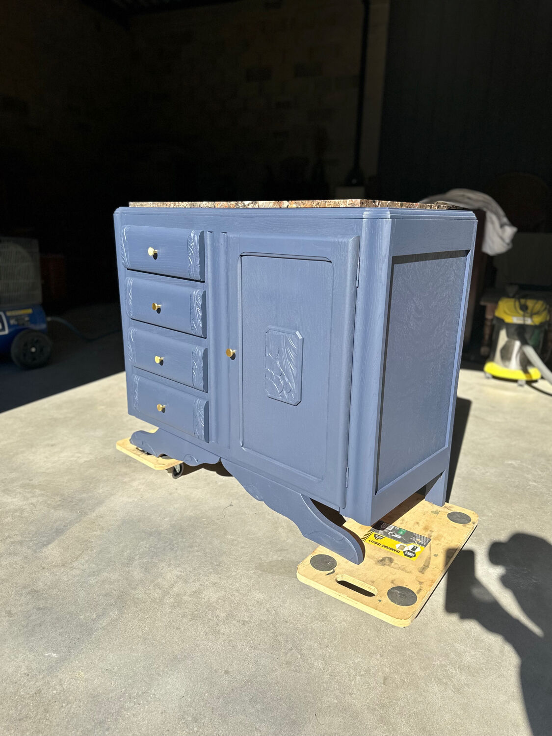 Art deco chest of drawers