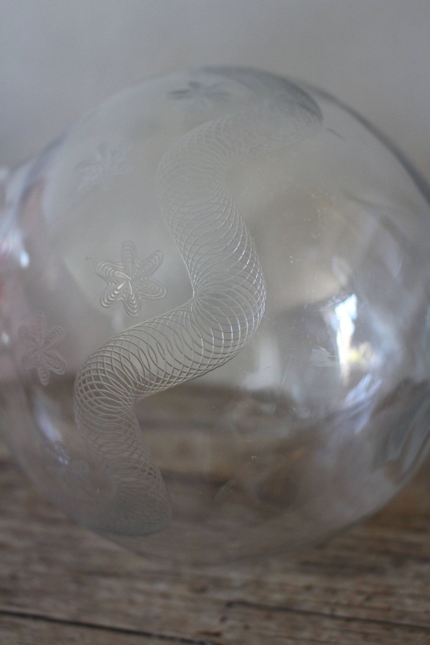 Carafe ronde ancienne en verre