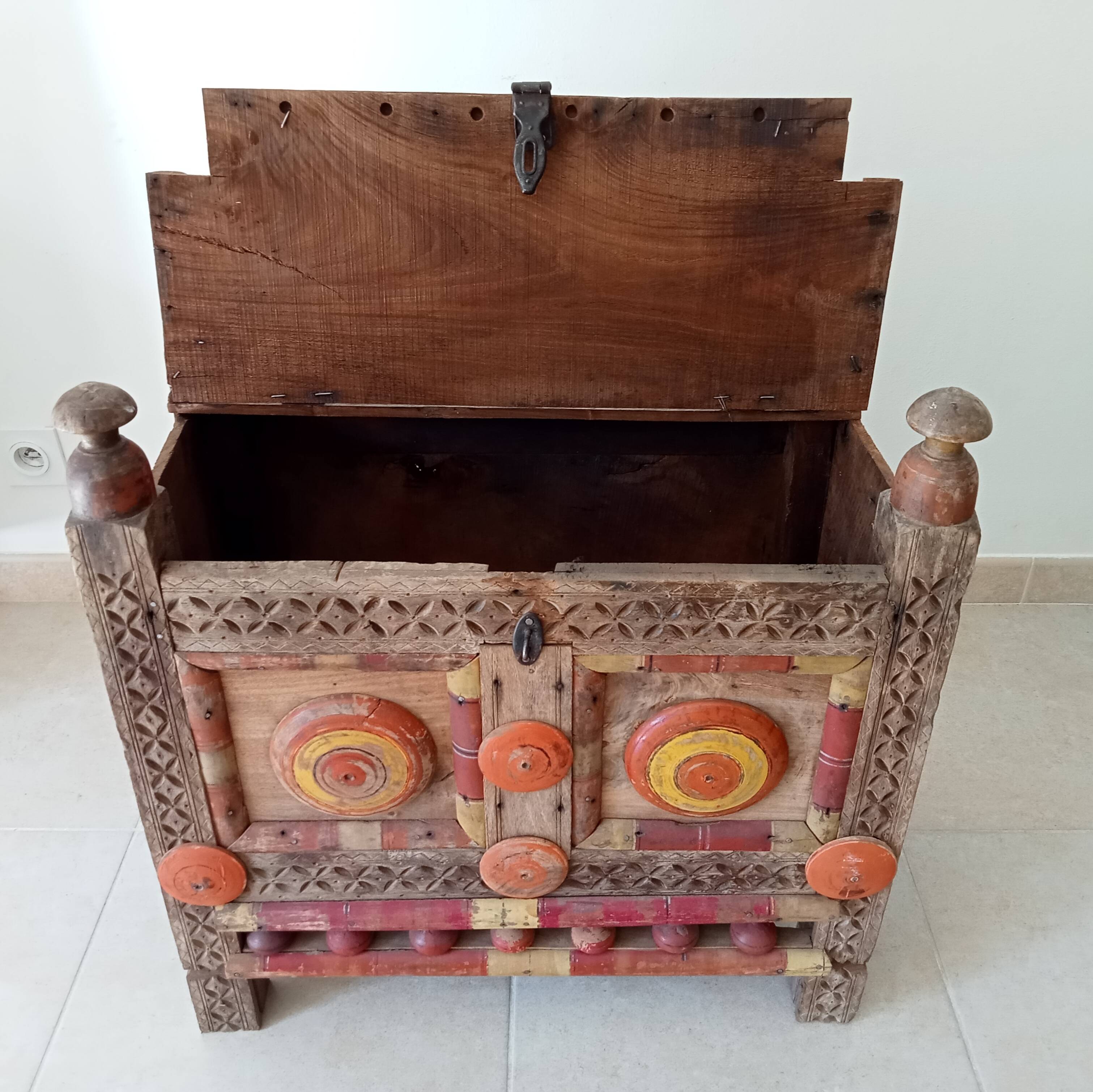 Antique Pakistani chest from the end of the 19th century