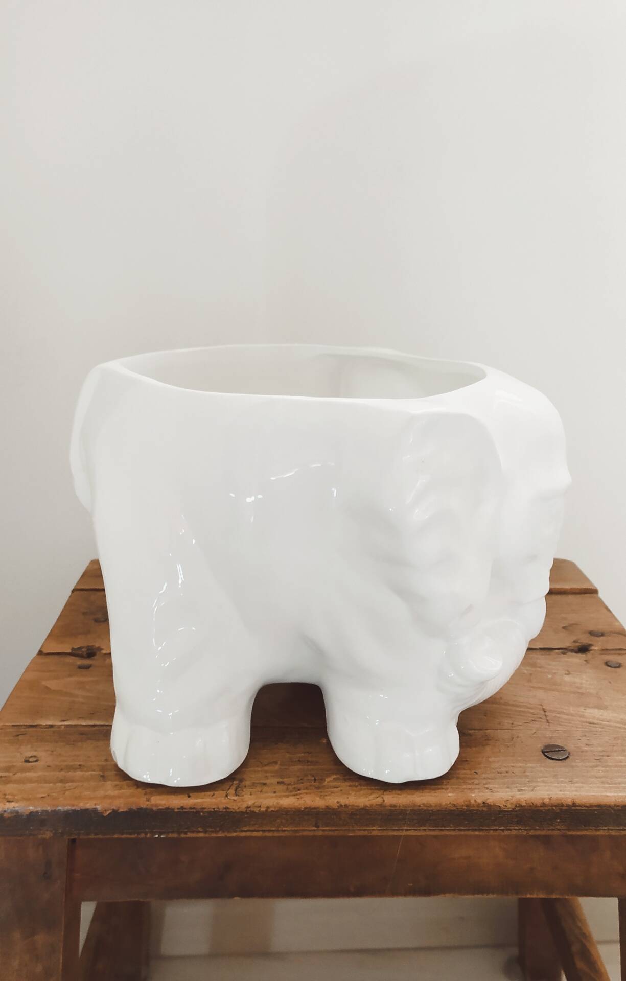 Elephant-shaped cache-pot • Ceramic