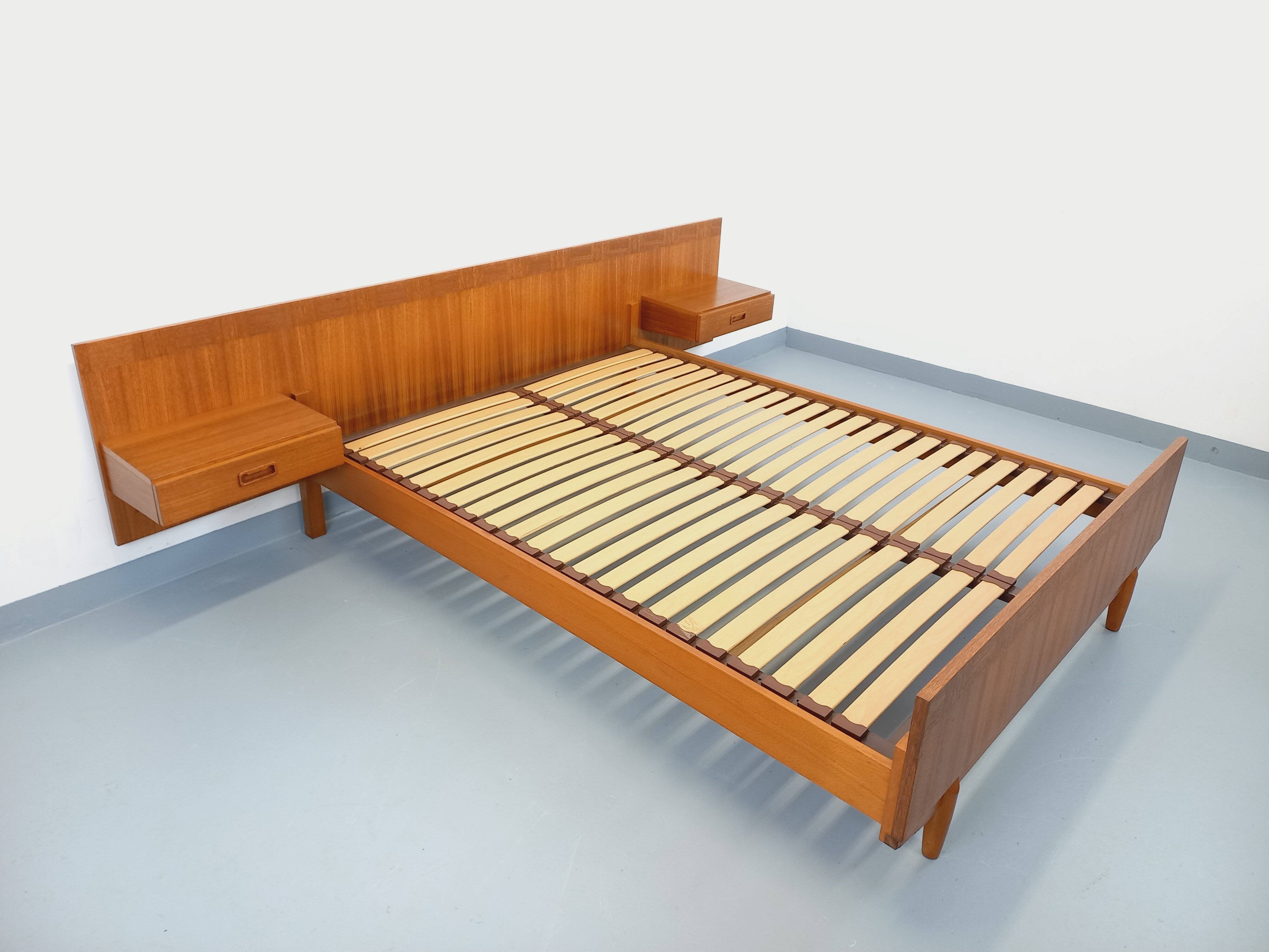 Double bed vintage Scandinavian in teak from the 1960s with integrated bedside tables.