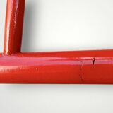 Tabouret vintage, porte-plante tripode en bois laqué rouge