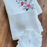 Embroidered tablecloth and 12 vintage napkins