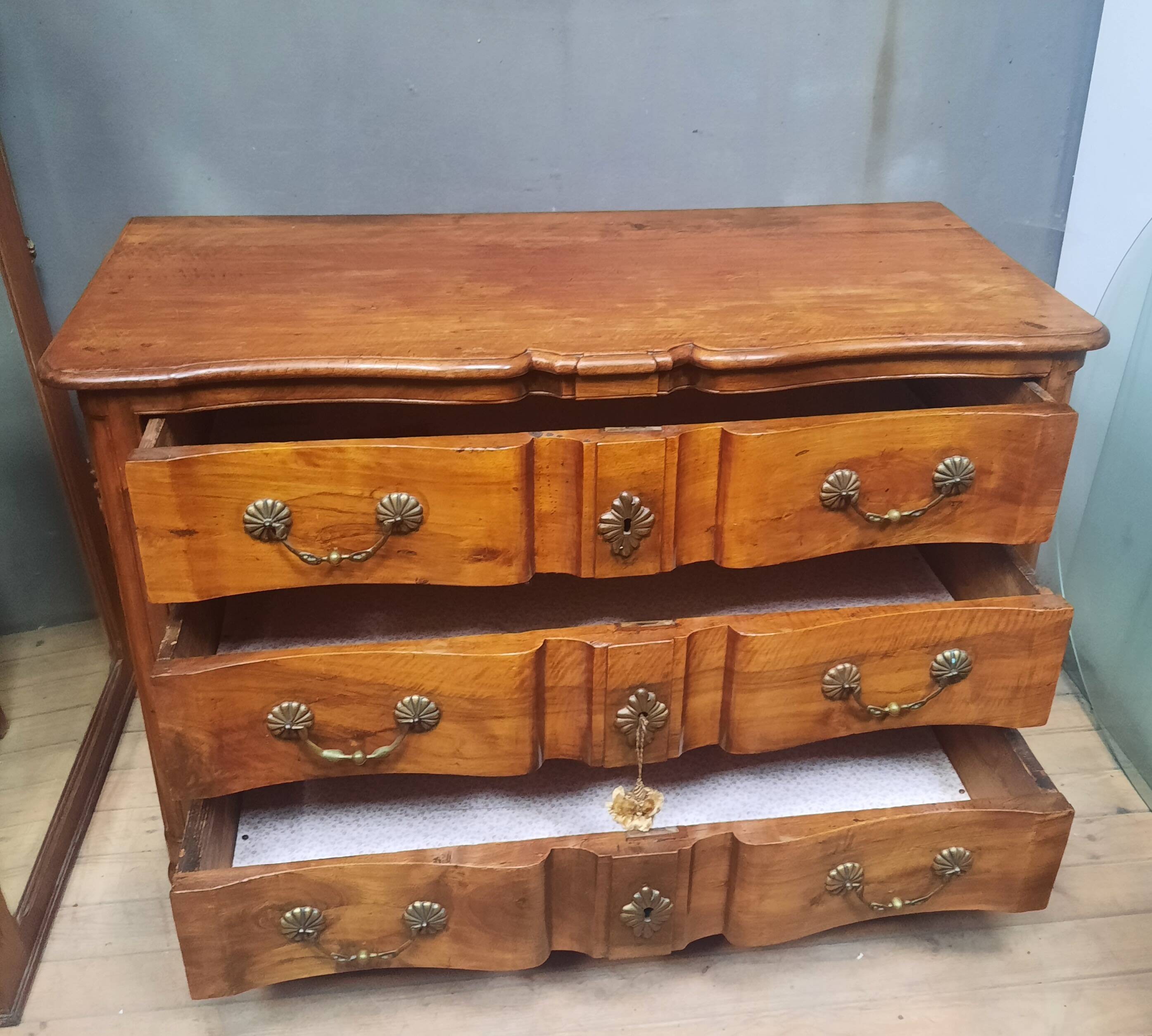 Crossbow commode from the eighteenth century.