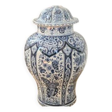 Large covered vase in Delft pottery