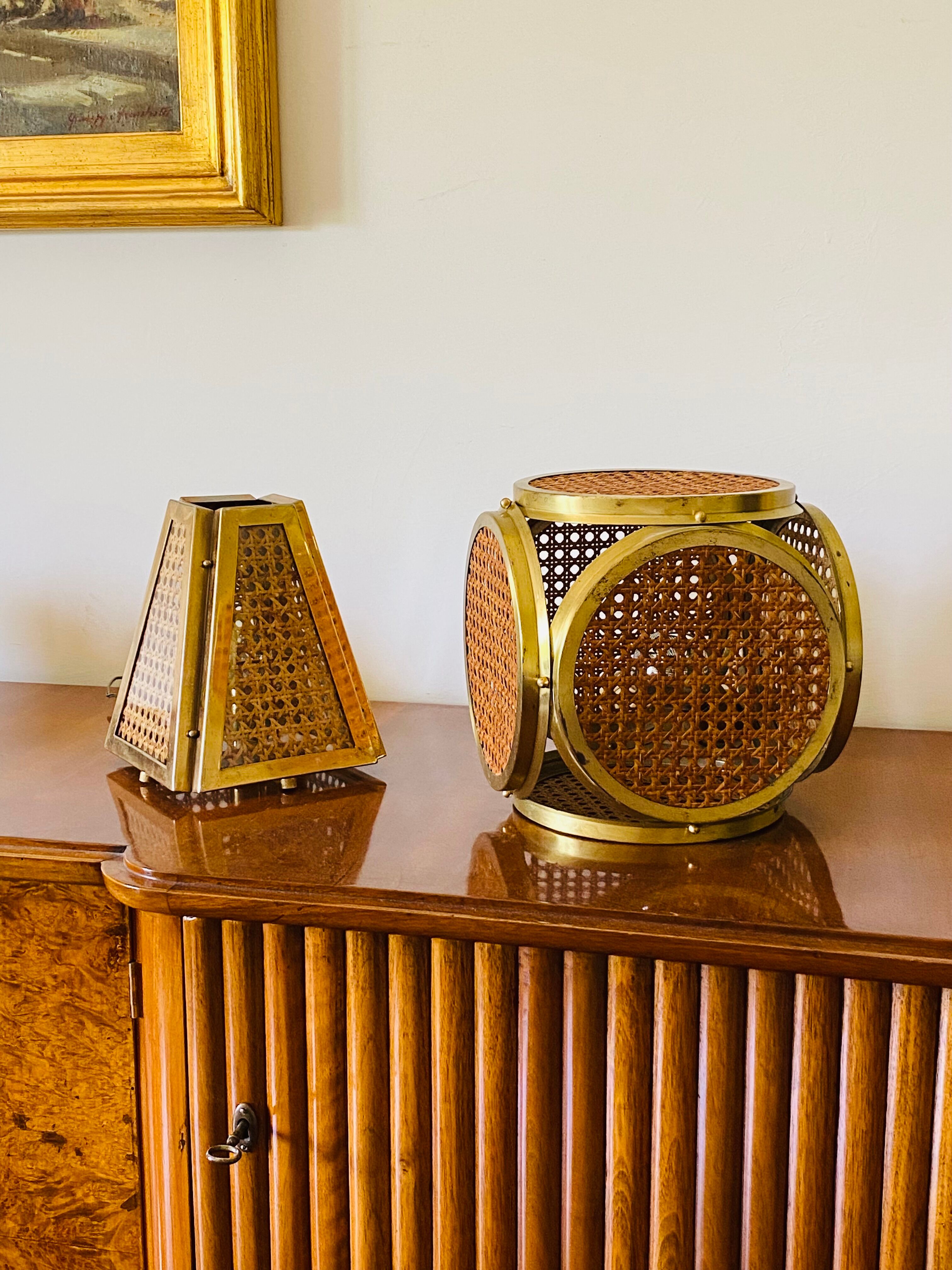 Ensemble de 2 lampes régence hollywoodiennes en laiton et paille viennoise, Italie 60's / 70's