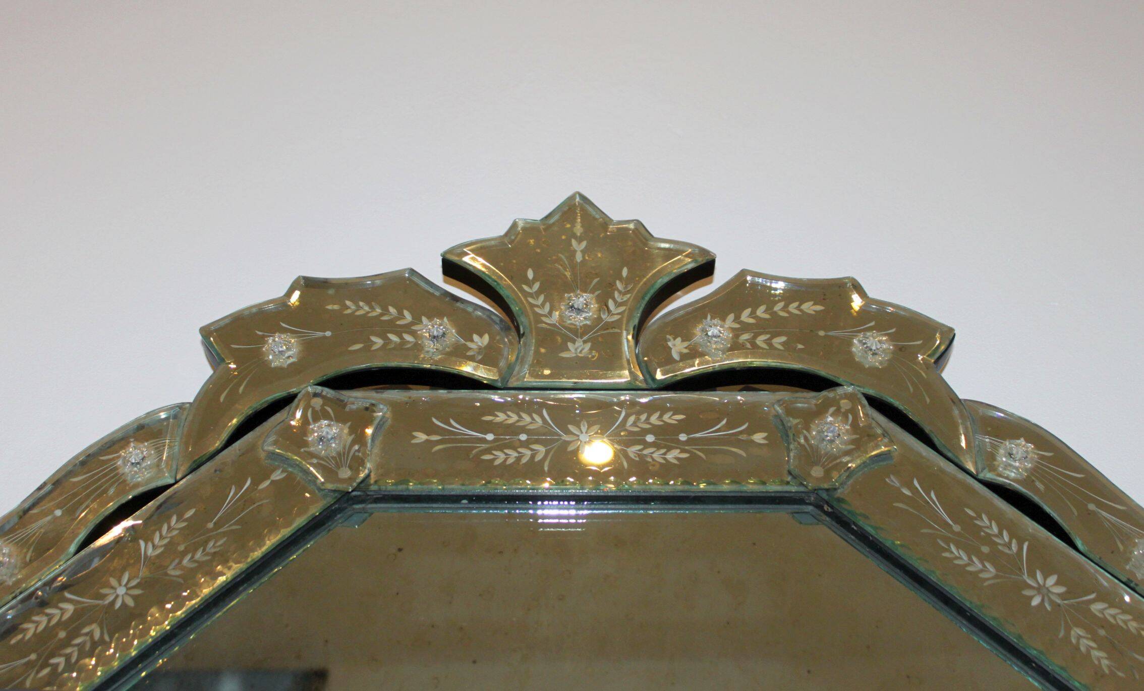Octagonal Venetian mirror, 63x60cm.