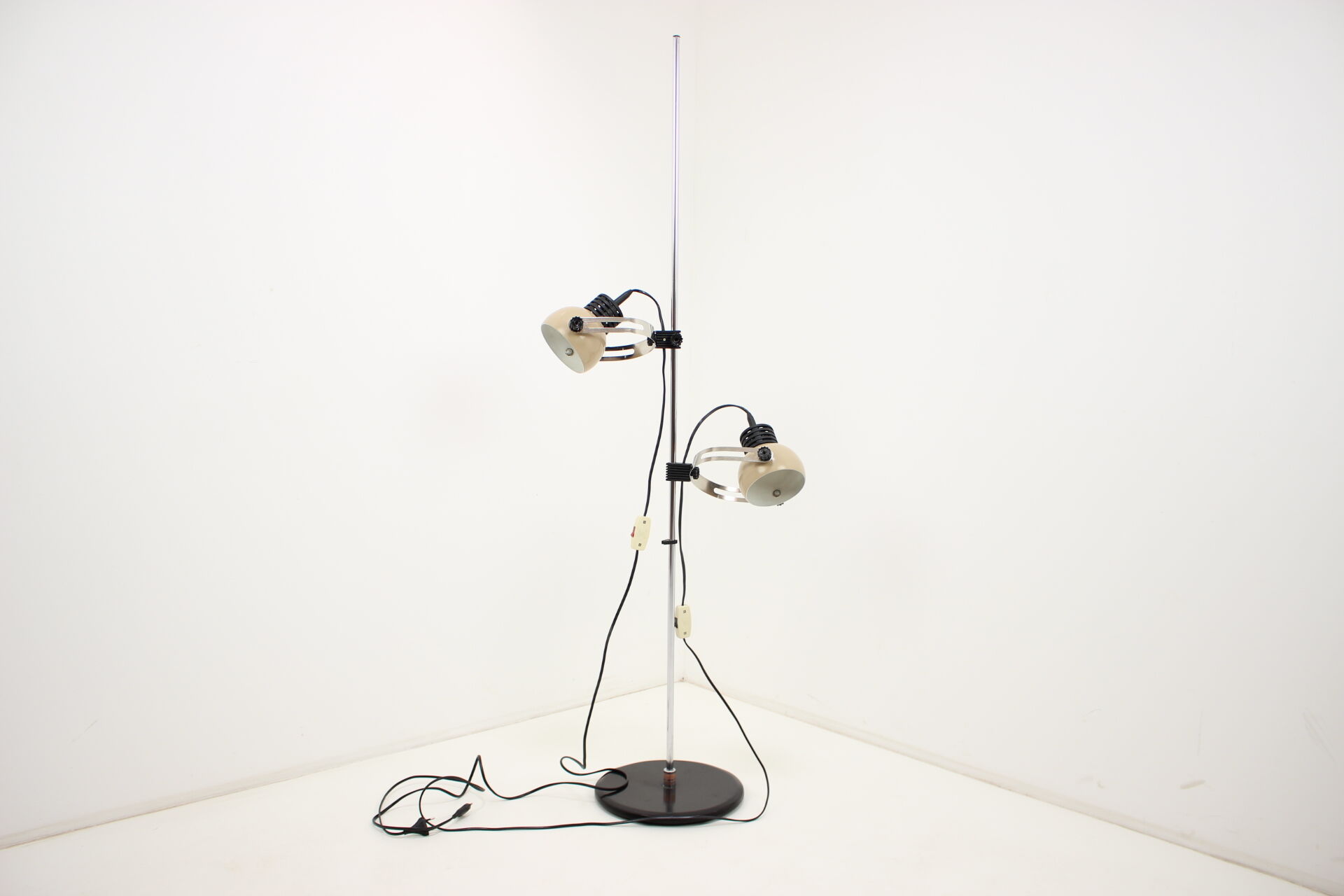 Mid-century adjustable floor lamp, 1970's.