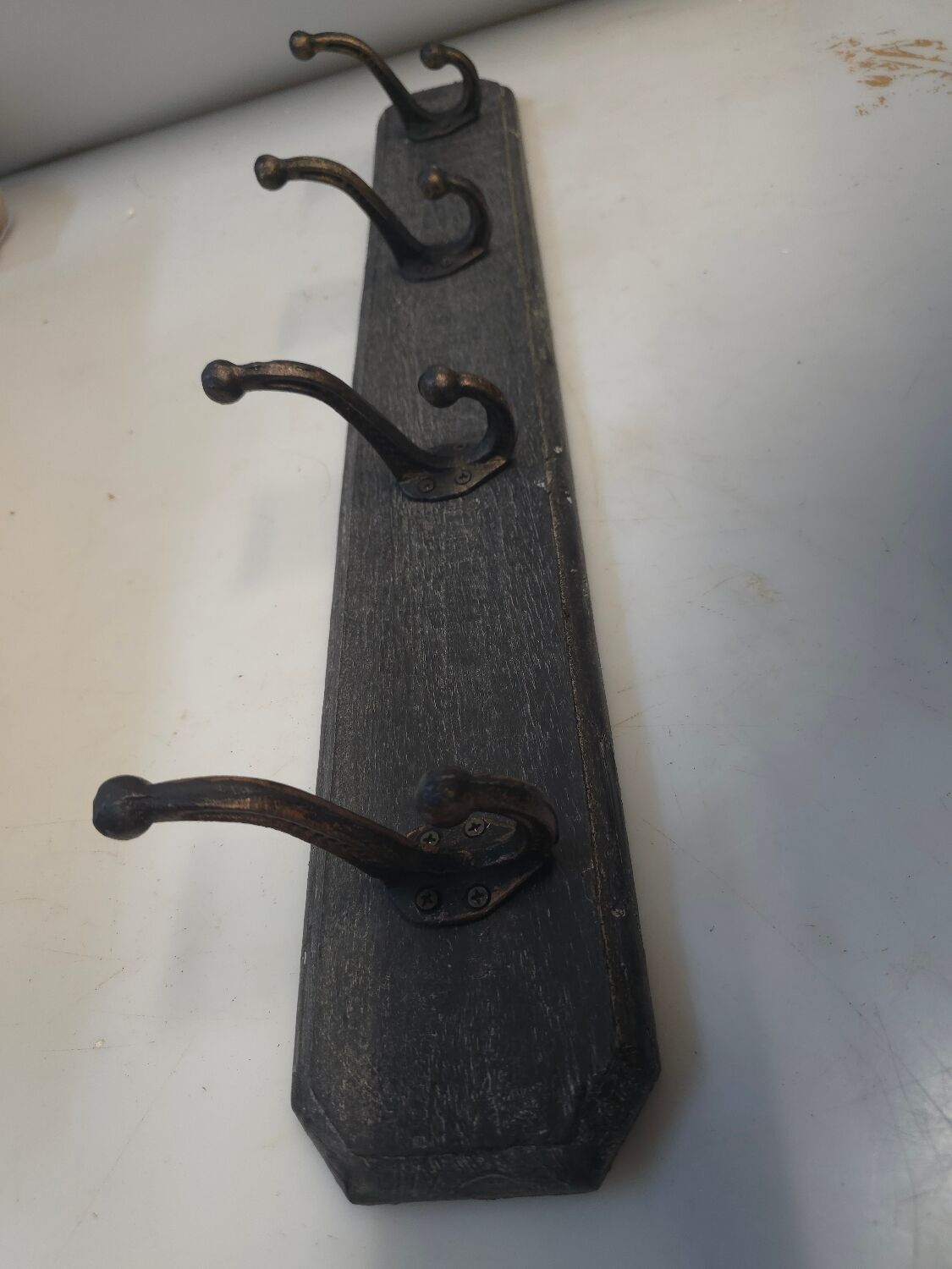 Wall-mounted coat rack with 4 hooks