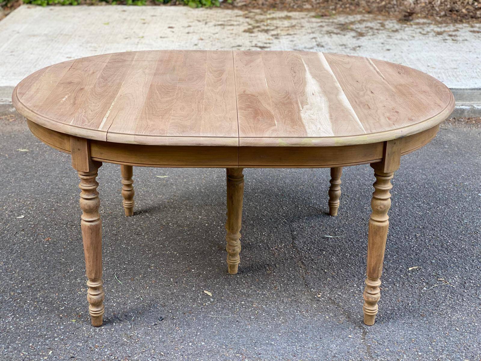 Large round extendable Louis Philippe 19th century dining table, renovated, 250cm