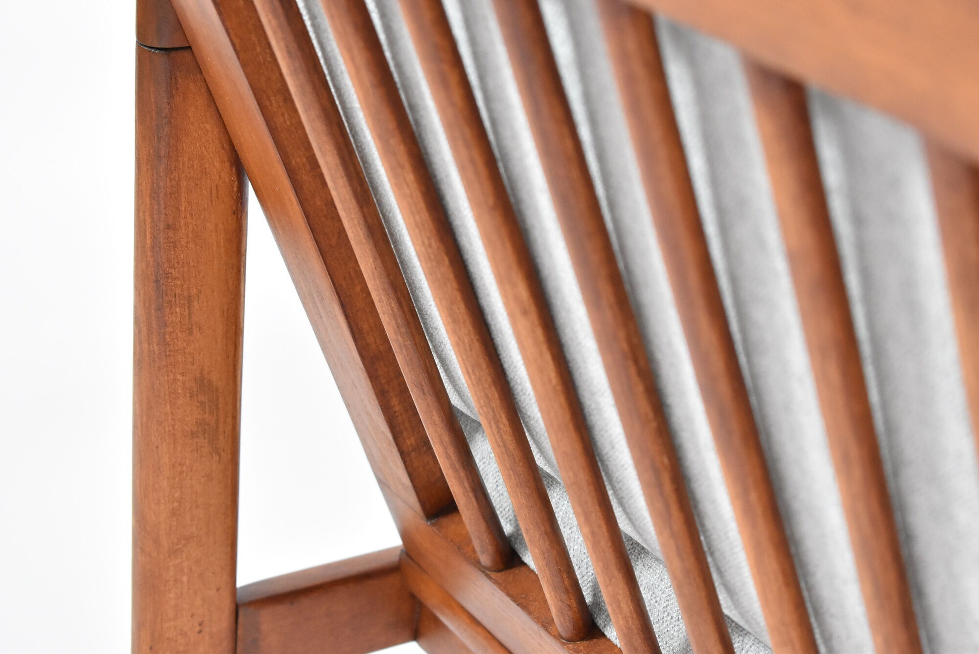 Fauteuil scandinave original des années 60, designer Z. Baczyk, couleur grise délicate, bois de teck
