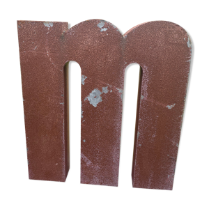 lettre M en métal