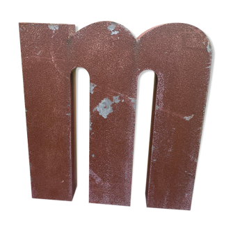 Metal letter