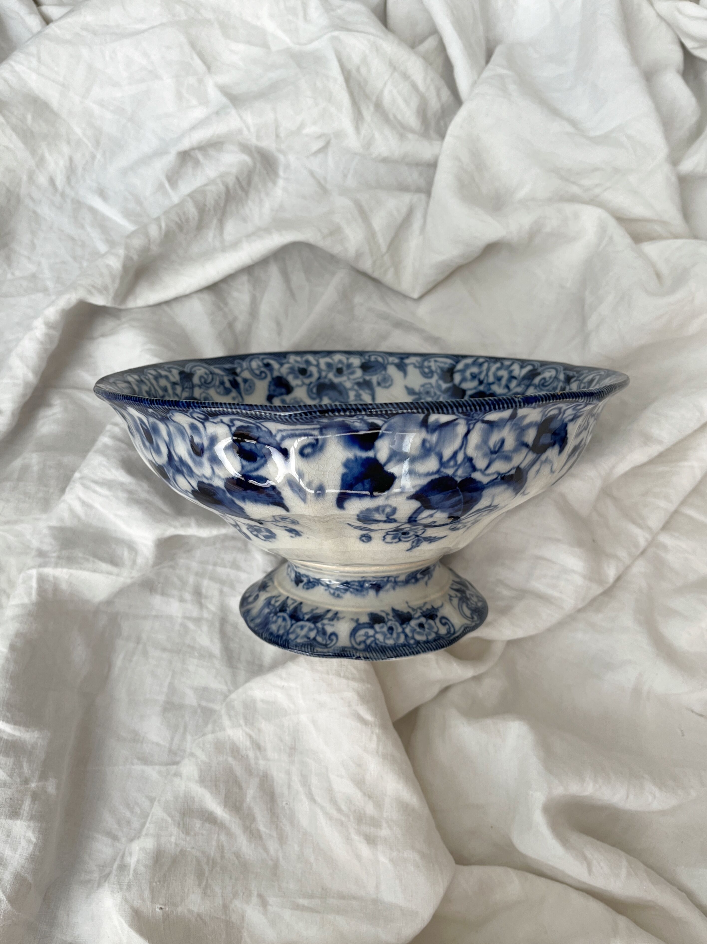 Flora pedestal bowl/salad bowl, Creil and Montereau, late 19th century