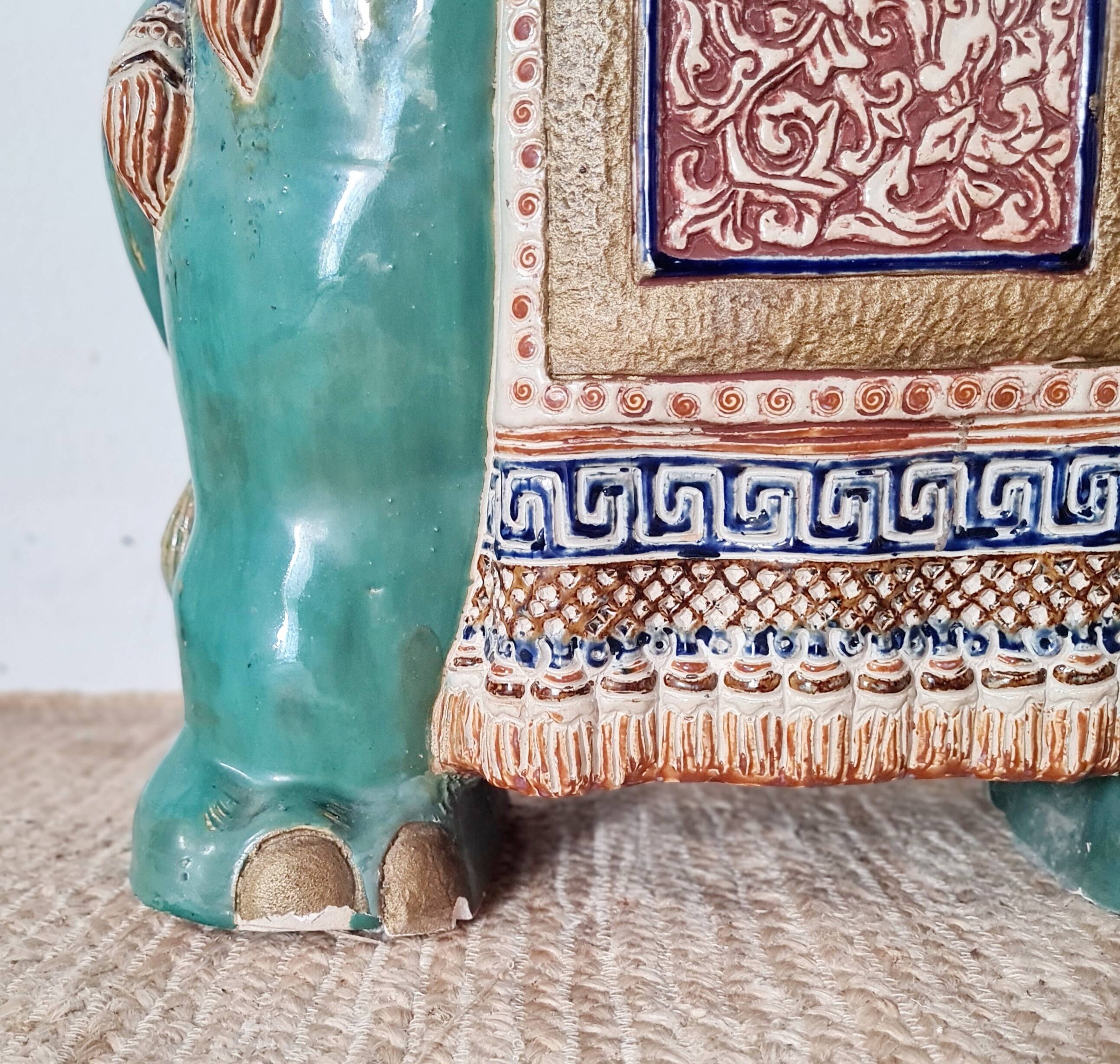 Side table - plant stand - Vintage ceramic elephant stool