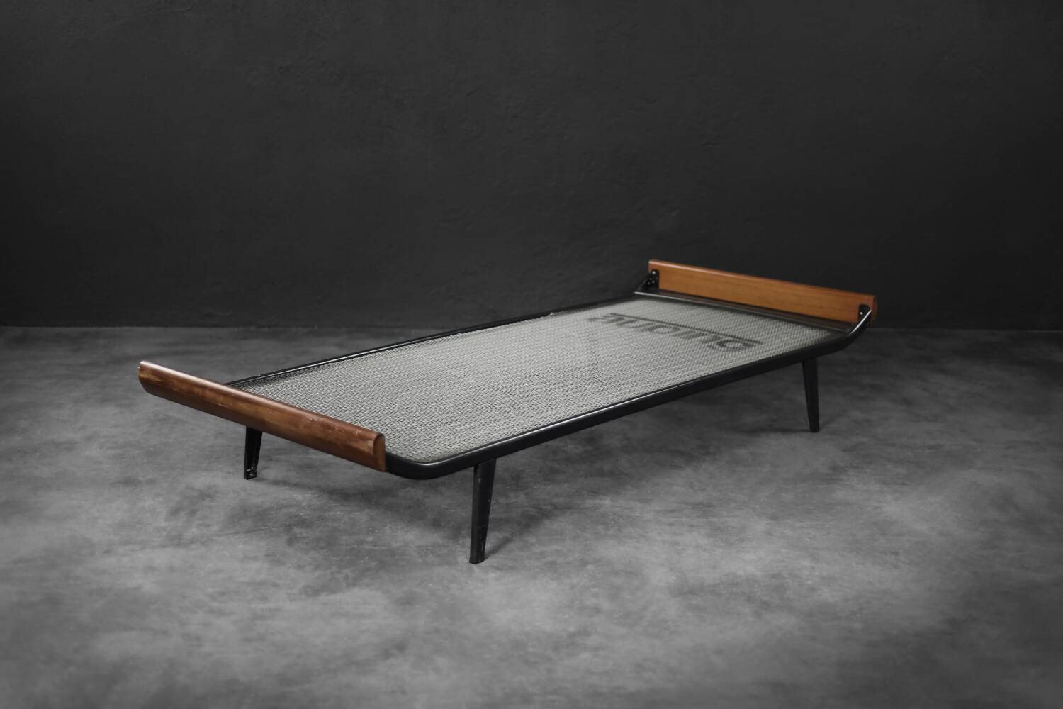 Vintage Mid-Century Dutch Modern Cleopatra Daybed by Dick Cordemeyer