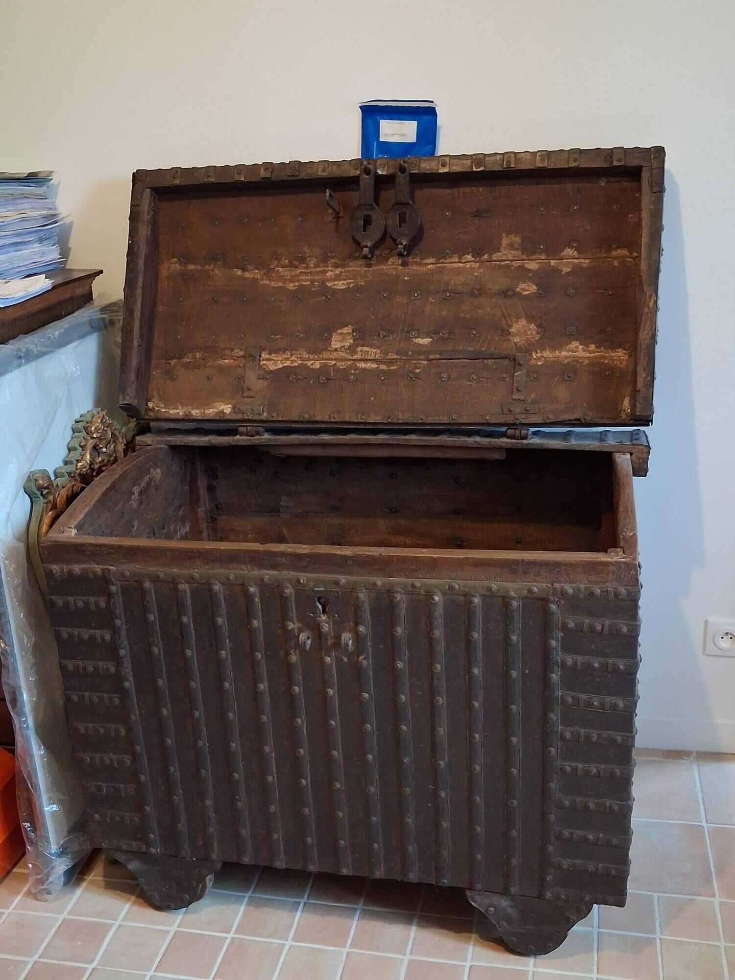 Authentic Pitara Chest from Rajasthan in Wood and Wrought Iron – 19th Century