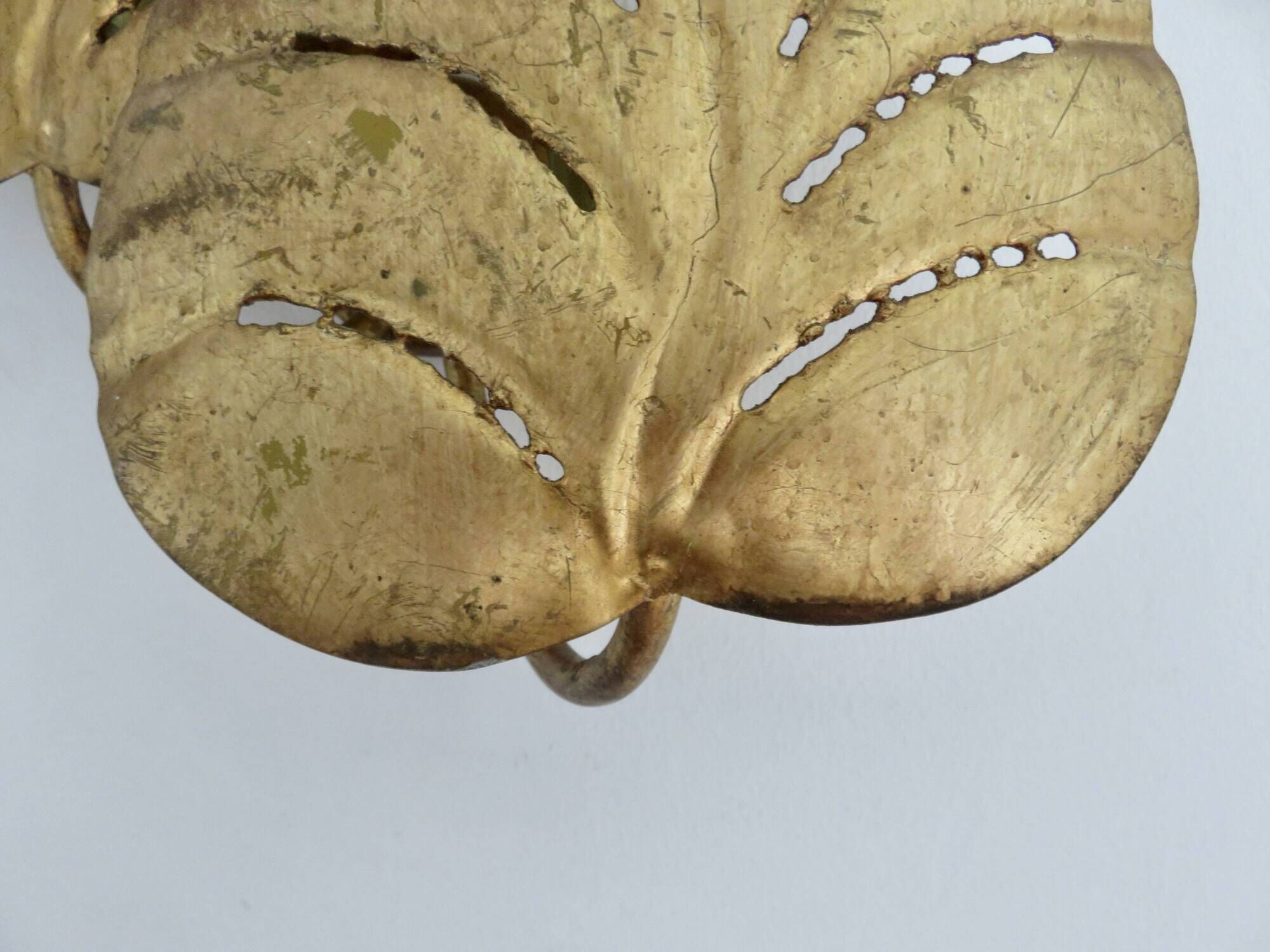 Large "leaf" wall lamp in gold metal, gold leaf, 1970s, Jansen