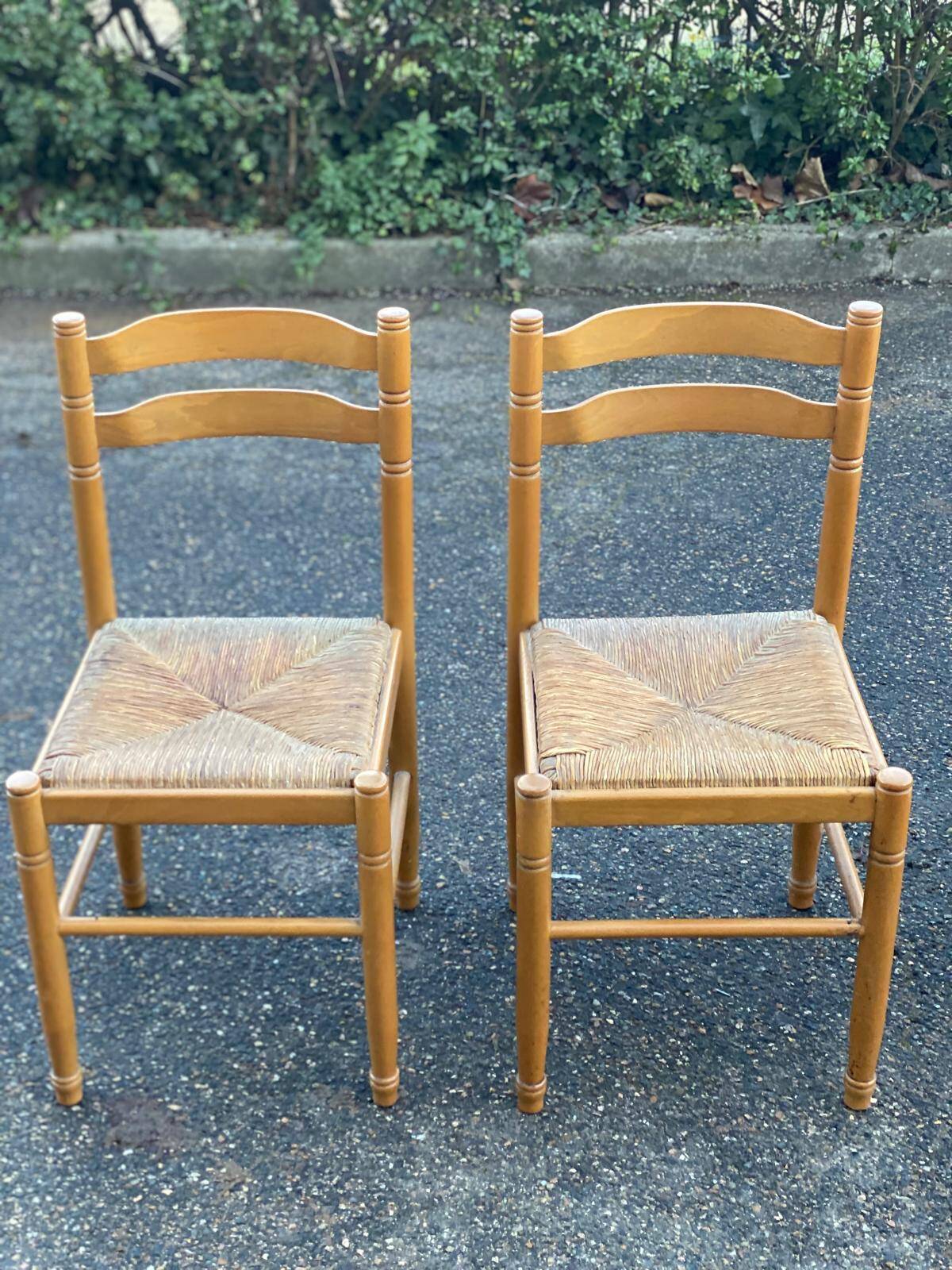 4 solid wood chairs with straw and fabric