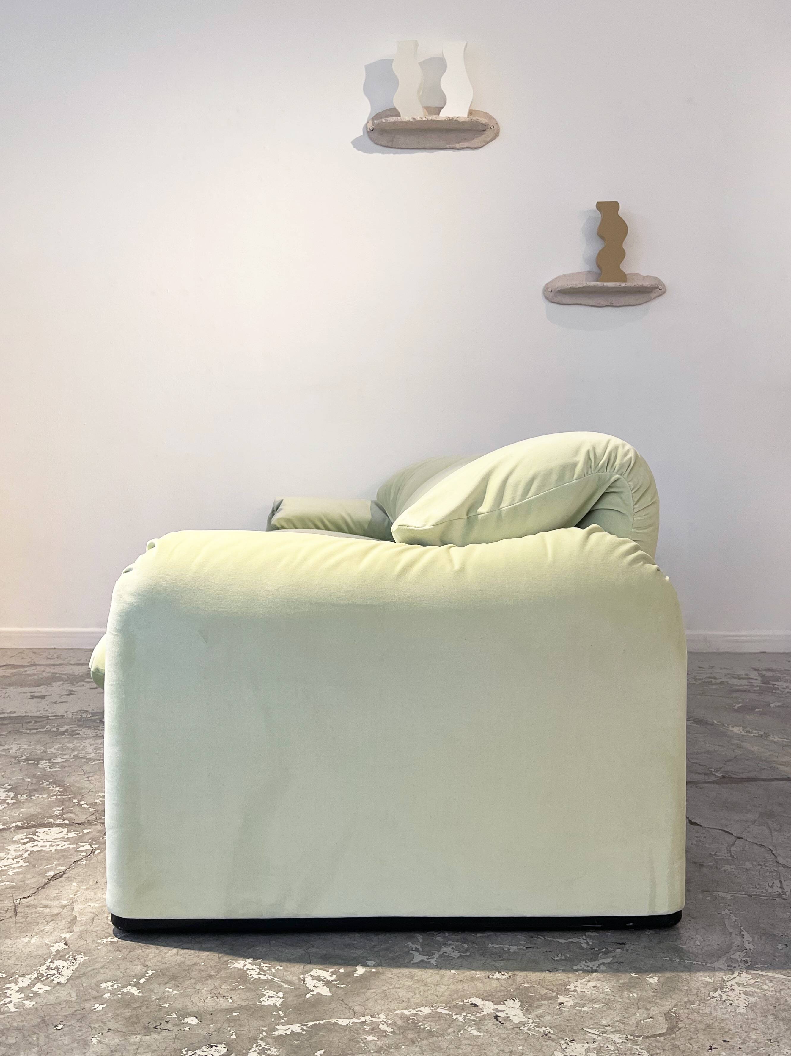Maralunga 3-seater sofa by Vico Magistretti for Cassina Italy 1973