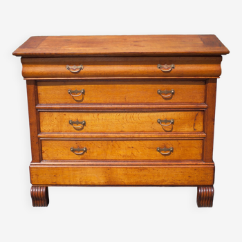 Wooden chest of drawers